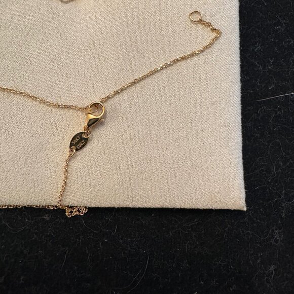 Small Mother of Pearl Single Clover Necklace 14K Gold - Picture 4 of 6